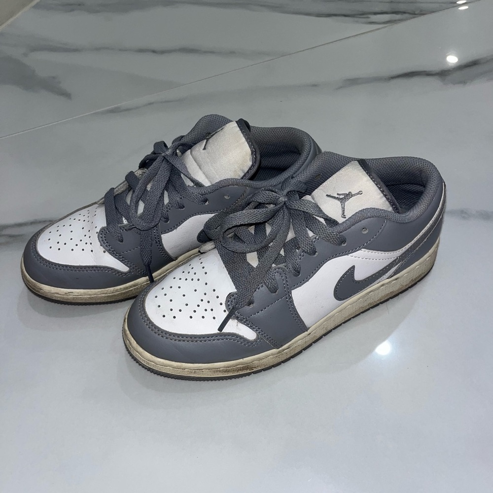 Youth Jordan Low sneakers